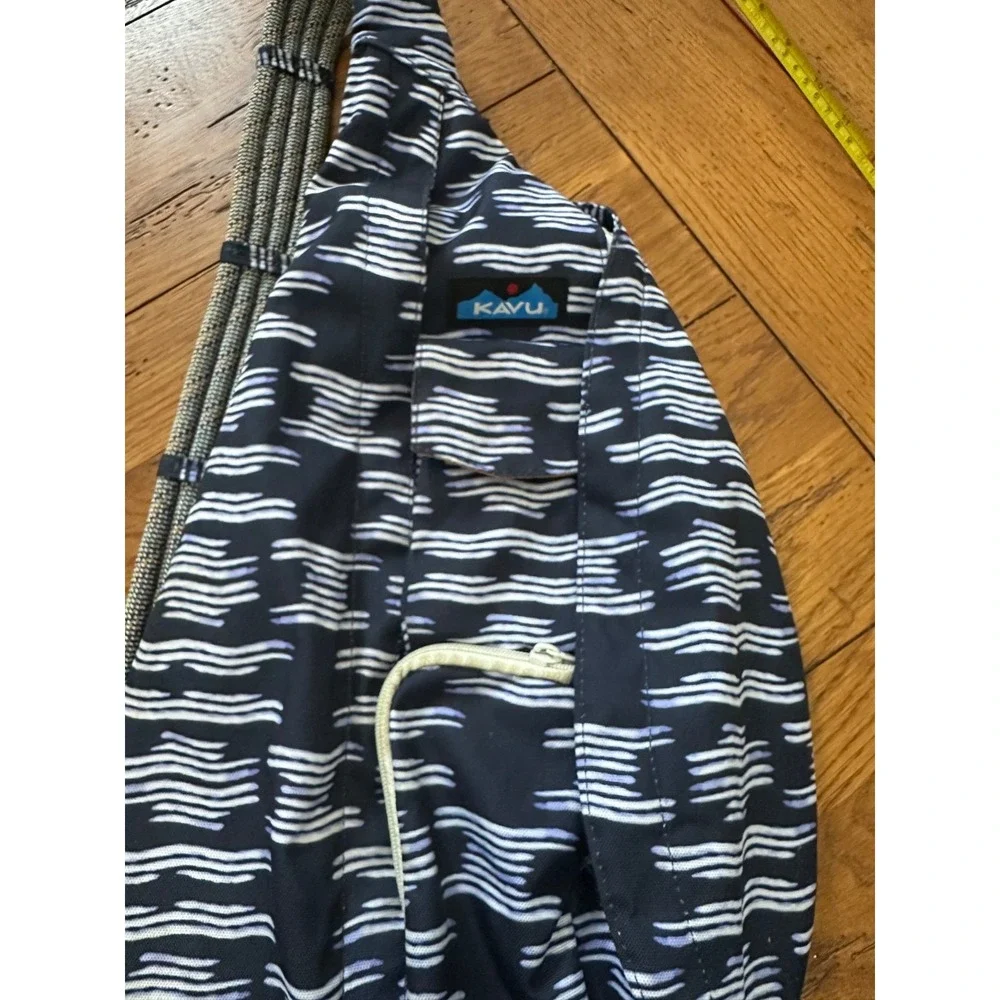 kavu sling back‎ pack blue with stripes